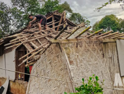 Hujan Deras Disertai Angin, Rumah Warga Sukasirna Ambruk di Bagian Dapur