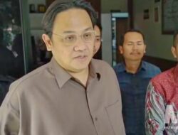 Farhat Abbas Dampingi Ayah Korban NS di Polres Sukabumi, Sebut Tuduhan Pembunuhan Berencana Tak Logis