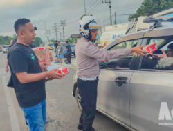 Seribu Takjil Dibagikan Komunitas Driver BassBoss di Exit Tol Parungkuda, Pengendara Disambut Senja Ramadan