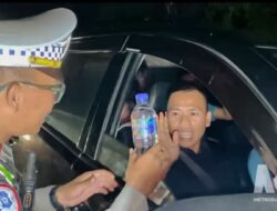 Macet Panjang, Kepedulian Tak Surut: Kisah Polisi Sukabumi Bantu Pemudik dan Wisatawan