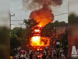 Truk Elpiji Terbakar di Palabuhanratu, Warga dan Damkar Berjibaku Padamkan Api