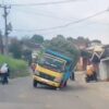 Truk 10 Ton Patah As di Nagrak, Nyaris Terguling Usai Nyasar Ikuti Google Maps
