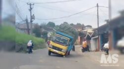Truk 10 Ton Patah As di Nagrak, Nyaris Terguling Usai Nyasar Ikuti Google Maps