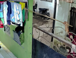 Terekam CCTV! Pria di Sukabumi Curi Celana Dalam Pakai Bambu, Warga Ketakutan