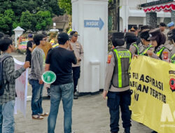 Mahasiswa “Kepung” Balai Kota, Sekda Didesak Buka Data Insentif Daerah