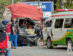 Ambulans Baznas vs Pick Up di Cikembar, Satu Korban Patah Tulang