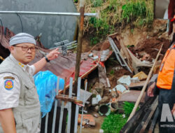 Diterjang Longsor Saat Hujan Menggila, Rumah Warga di Sukalarang Hancur, Penghuni Terpaksa Mengungsi