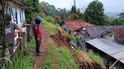 Longsor Ganda Terjang Nagrak, 6 Rumah Terancam, Tebing Ambrol Usai Hujan Deras