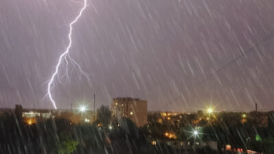 Waspada Hujan Petir dan Badai di Sukabumi! Prakiraan Cuaca Hari Ini, Warga Diminta Siap Payung