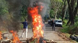 Warga Jampang Blokade Jalan Provinsi, Jalan Hancur dan Truk ODOL Jadi Pemicu Amarah