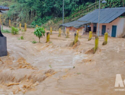 Banjir Datang Saat Hujan Reda, 20 Rumah di Pamuruyan Cibadak Kembali Terendam