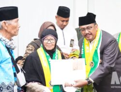 Mayoritas Lansia, 62 Calhaj Sukabumi Dilepas: Bupati Minta Saling Jaga di Tanah Suci