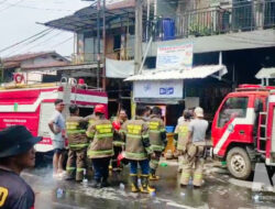 Tiba-tiba Meledak! Rumah Makan Padang di Nyomplong Sukabumi Hangus Dilalap Api