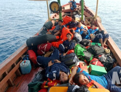 Kapal Tongkang Pengangkut 10.000 Ton Batu Bara Karam di Perairan Sukabumi, Diduga Lambung Bocor