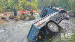 Diduga Sopir Mengantuk, Mobil Pikap Terjun ke Sungai Cipanas Kabandungan Sukabumi