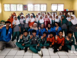 Mahasiswa UBSI Tanamkan Nilai Kemanusiaan kepada Siswa MIS Ghidaul Athfal Sukabumi Melalui Program PKM