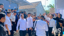 Menteri IMIPAS Agus Andrianto Tinjau Bedah Rumah di Warungkiara, Pastikan Bantuan Tepat Sasaran
