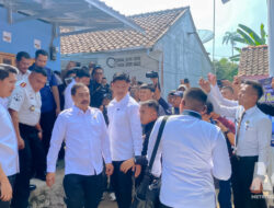 Menteri IMIPAS Agus Andrianto Tinjau Bedah Rumah di Warungkiara, Pastikan Bantuan Tepat Sasaran