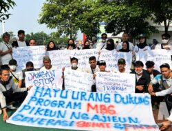 Ribuan Massa Kepung DPRD Kota Sukabumi, Tolak Moratorium MBG dan Desak Program Makan Bergizi Gratis Dilanjutkan