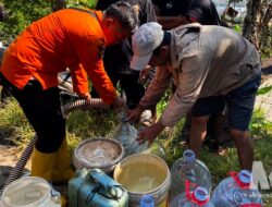 Tiga Pekan Sumur Mengering, 315 KK di Cibadak Sukabumi Krisis Air Bersih Gara-Gara Irigasi Cisekarwangi Ditutup