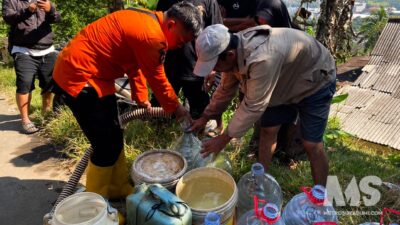 Tiga Pekan Sumur Mengering, 315 KK di Cibadak Sukabumi Krisis Air Bersih Gara-Gara Irigasi Cisekarwangi Ditutup