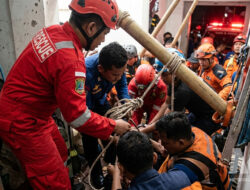 Nyaris Tewas di Dasar Sumur 12 Meter, Pria di Sukabumi Berhasil Diselamatkan Damkar Cisaat