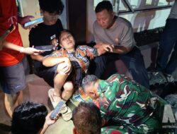 Ngeri! Ibu Rumah Tangga Terperosok ke Selokan di Depan Polsek Cibadak, Kaki Tertancap Besi Berkarat