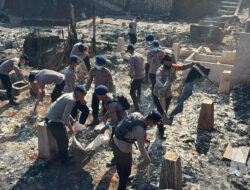 102 Personel Brimob Polda Jabar Dikerahkan Bersihkan Puing Kebakaran Kampung Adat Ciptamulya, Dapur Lapangan Ikut Disiagakan