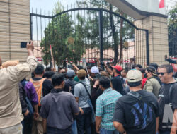 Wartawan Geruduk Kejari Kabupaten Sukabumi, Soroti Data Proyek dan Dugaan Diskriminasi