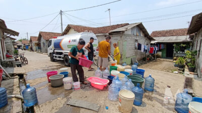 Kekeringan Belum Usai, 100 KK di Nagrak Sukabumi Dapat 5.000 Liter Air Bersih