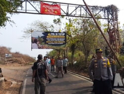Lahan Makam Jadi Kubangan Sampah, Warga Tutup Akses TPA Cikundul Sukabumi