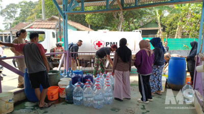 Kekeringan Nagrak Sukabumi Makin Parah, 100 KK Terima 5.000 Liter Air Bersih
