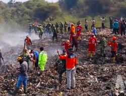 Hari Ketiga Kebakaran TPAS Cikundul Sukabumi, Titik Api Terus Bermunculan