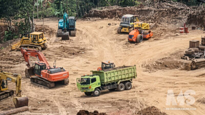 Aktivitas pengerukan tanah merah di Nagrak, Kabupaten Sukabumi. (Foto : Metrosukabumi.com)