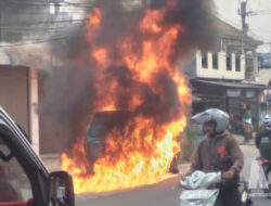 Angkot Jurusan Cibadak–Cisaat Terbakar Hebat di Cisaat, Sopir Alami Luka Bakar