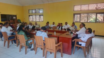 Audiensi polemik peternakan ayam di Desa Darmareja, Kecamatan Nagrak, Kabupaten Sukabumi, Rabu (21/10/2026).