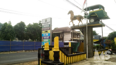 Tugu nayor di Kelurahan Cibadak, Kabupaten Sukabumi. (Foto : Metrosukabumi.com)