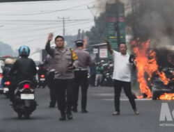 Mobil Gran Max Terbakar Hebat di Sukaraja Sukabumi, Pasutri Selamat Usai Terdengar Letupan Mesin