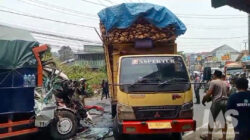 Adu Banteng Dua Truk di Parungkuda Sukabumi, Satu Sopir Dilaporkan Terjepit