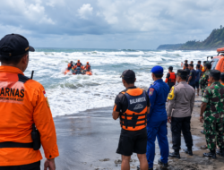 Ombak Besar Seret 5 Wisatawan di Pantai Cibuaya Sukabumi, 2 Belum Ditemukan
