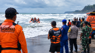 Ombak Besar Seret 5 Wisatawan di Pantai Cibuaya Sukabumi, 2 Belum Ditemukan